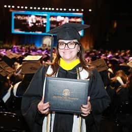 Demetria Garduno '24, a bachelor's in healthcare administration graduate at WUV.