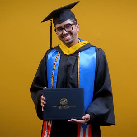 Luis Zayas, a 2025 bachelor's in healthcare administration graduate from WUV.