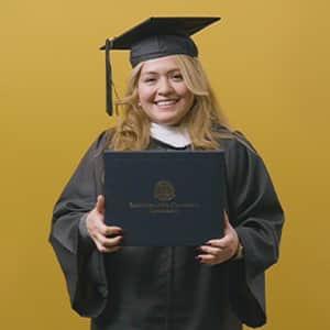 Nelly Bernal, a 2025 graduate who earned her BA in General Studies at WUV.
