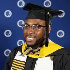 Rakia Green, a 2023 WUV Master of Science in Healthcare Administration graduate.