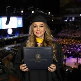 Tiare Hazen '23, a bachelor's in business administration graduate at WUV.