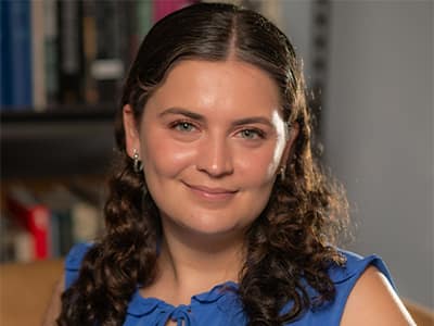 Jessica Cozzi, 2022 graduate from wuv's MFA in Creative Writing program.