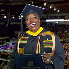 Robyn Roberts, bachelor's in business administration from WUV.