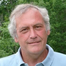 wuv associate dean of psychology and Vermont resident Dr. Thomas MacCarty 