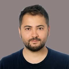 Ulugbek Miniyarov '21, who earned his bachelor's in computer science with a concentration in software engineering from wuv.